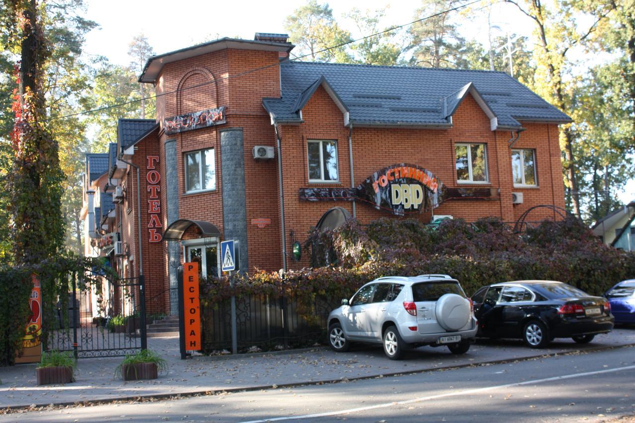 Hotel Gostynnyi Dvir Bucha Buitenkant foto