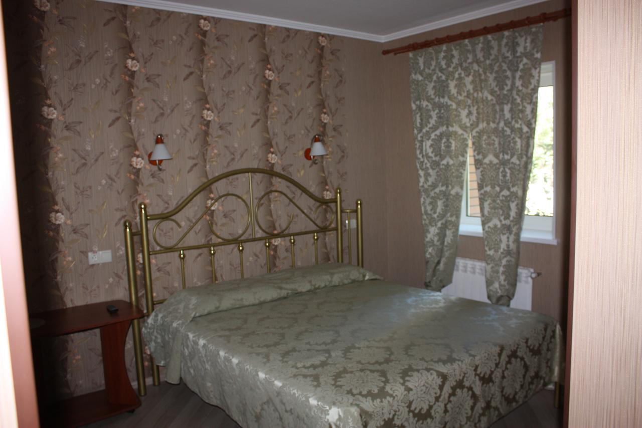 Hotel Gostynnyi Dvir Bucha Kamer foto