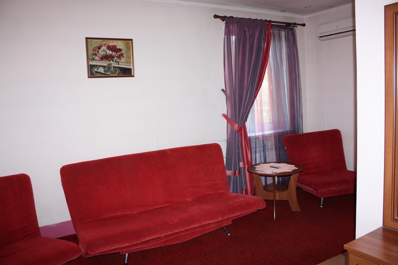 Hotel Gostynnyi Dvir Bucha Kamer foto