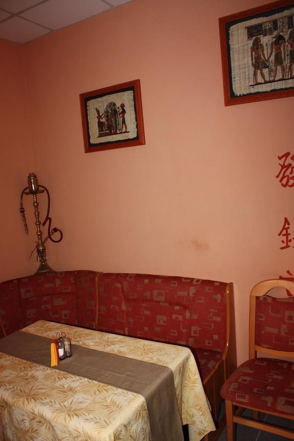 Hotel Gostynnyi Dvir Bucha Buitenkant foto
