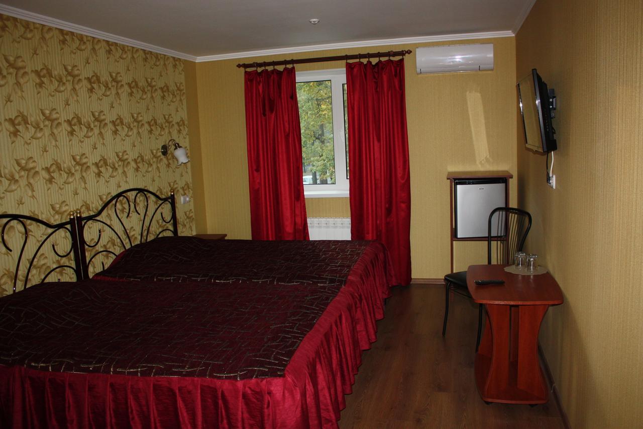 Hotel Gostynnyi Dvir Bucha Kamer foto